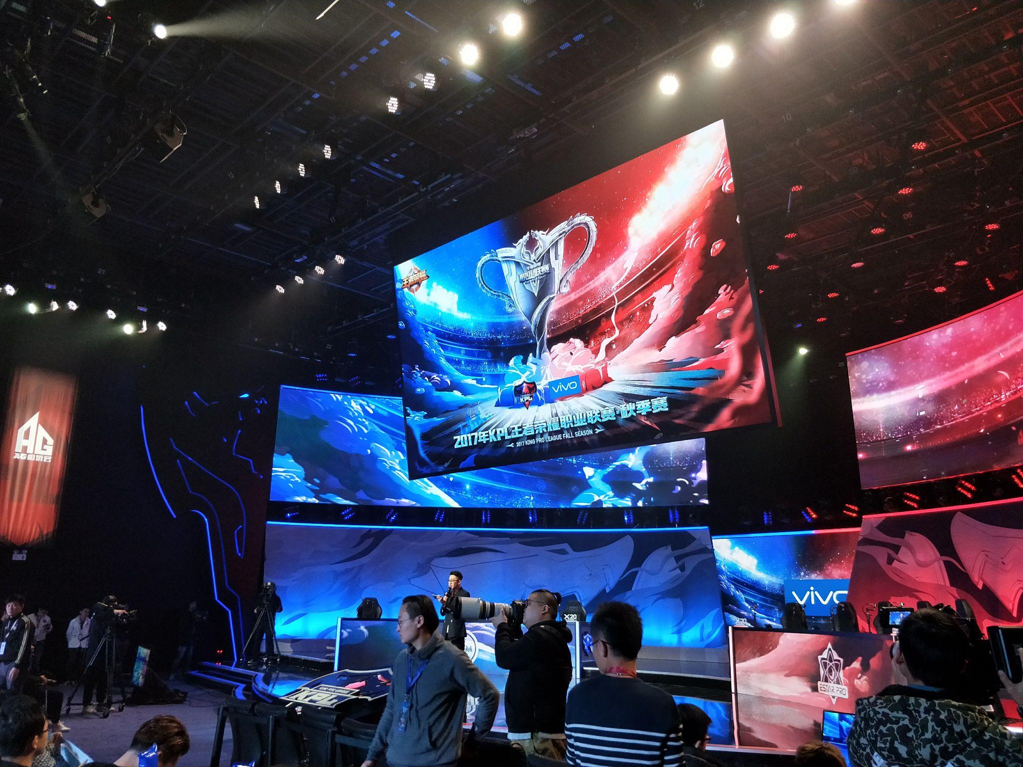 王者荣耀视觉设计解析：英雄皮肤特效、地图场景与团战时刻的极致艺术