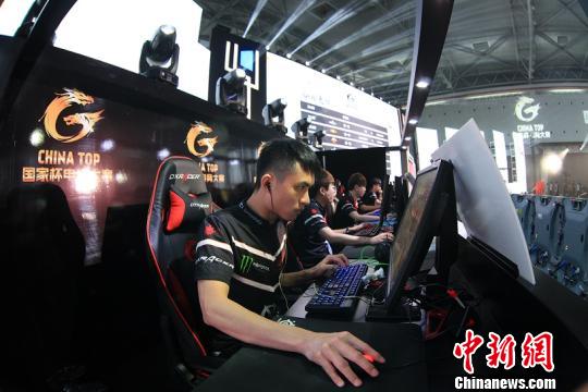 无畏契约》竞争推动电竞赛事创新